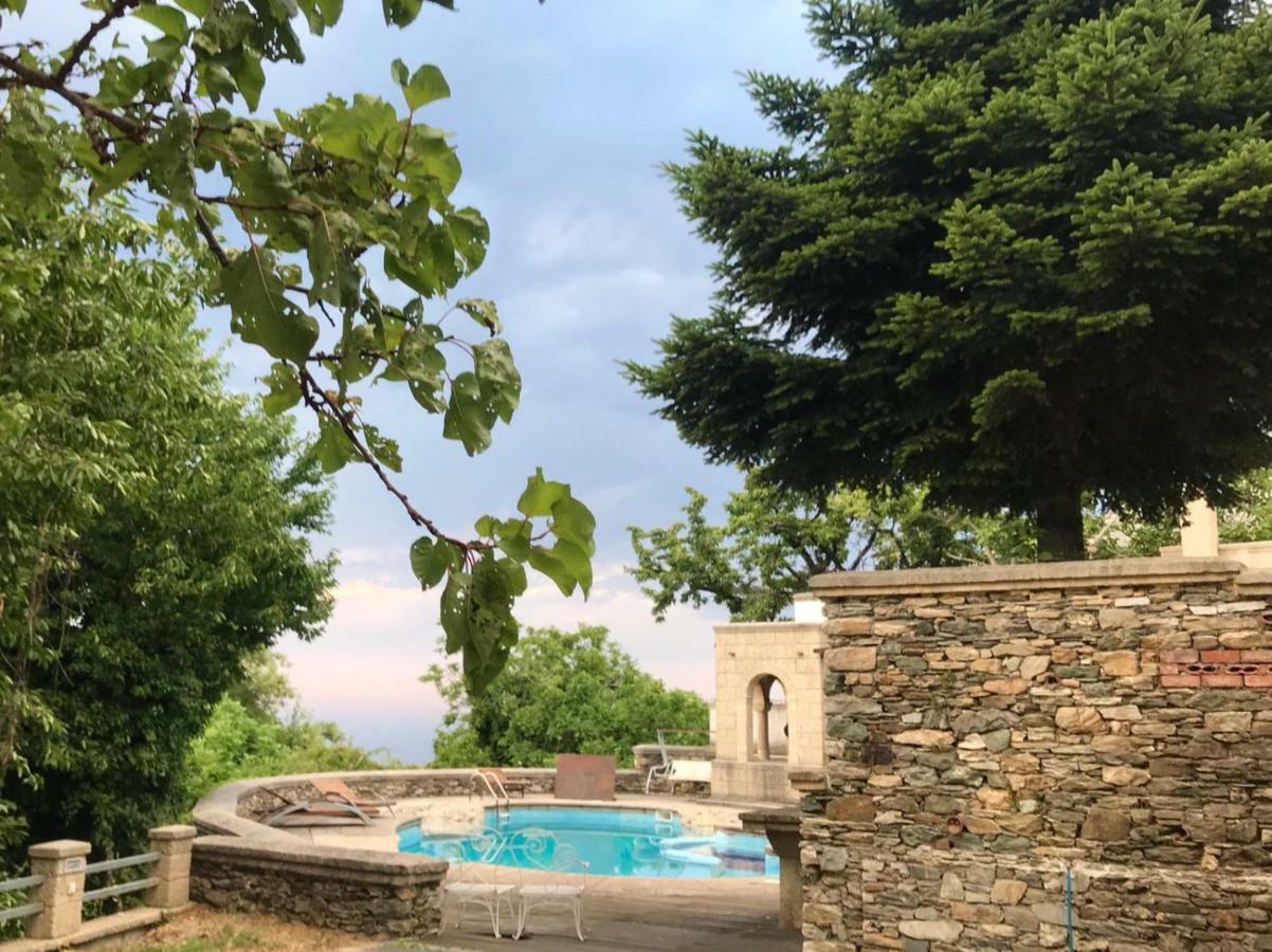 Chateau Cascara Mouresi Exterior photo